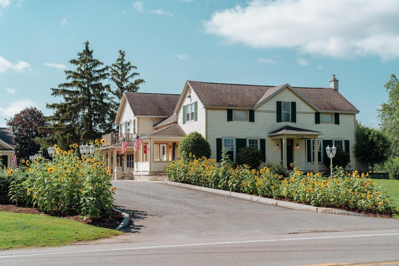Skaneateles Suites エクステリア 写真