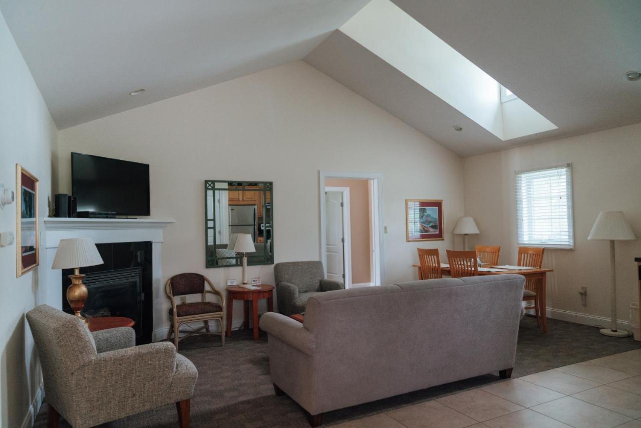 Skaneateles Suites エクステリア 写真