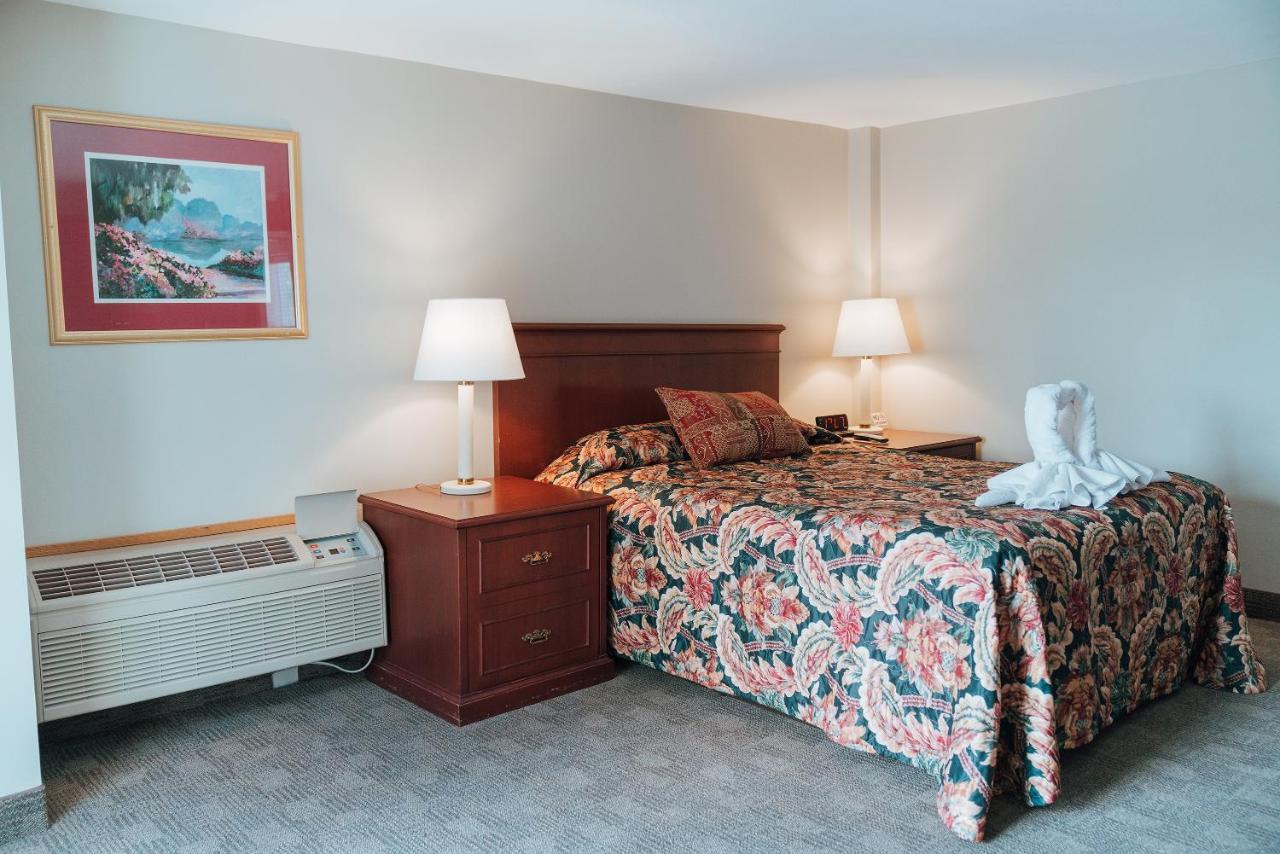 Skaneateles Suites エクステリア 写真