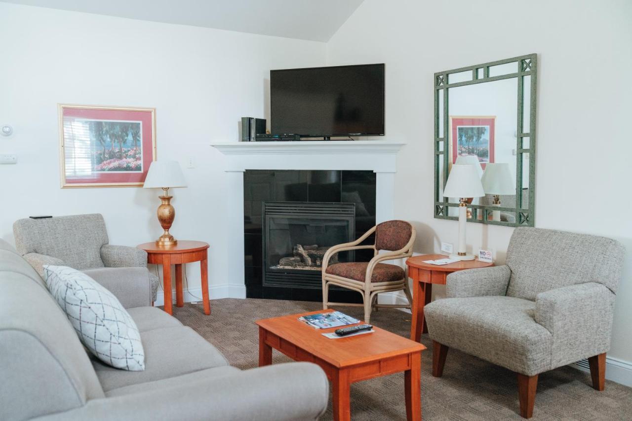 Skaneateles Suites エクステリア 写真