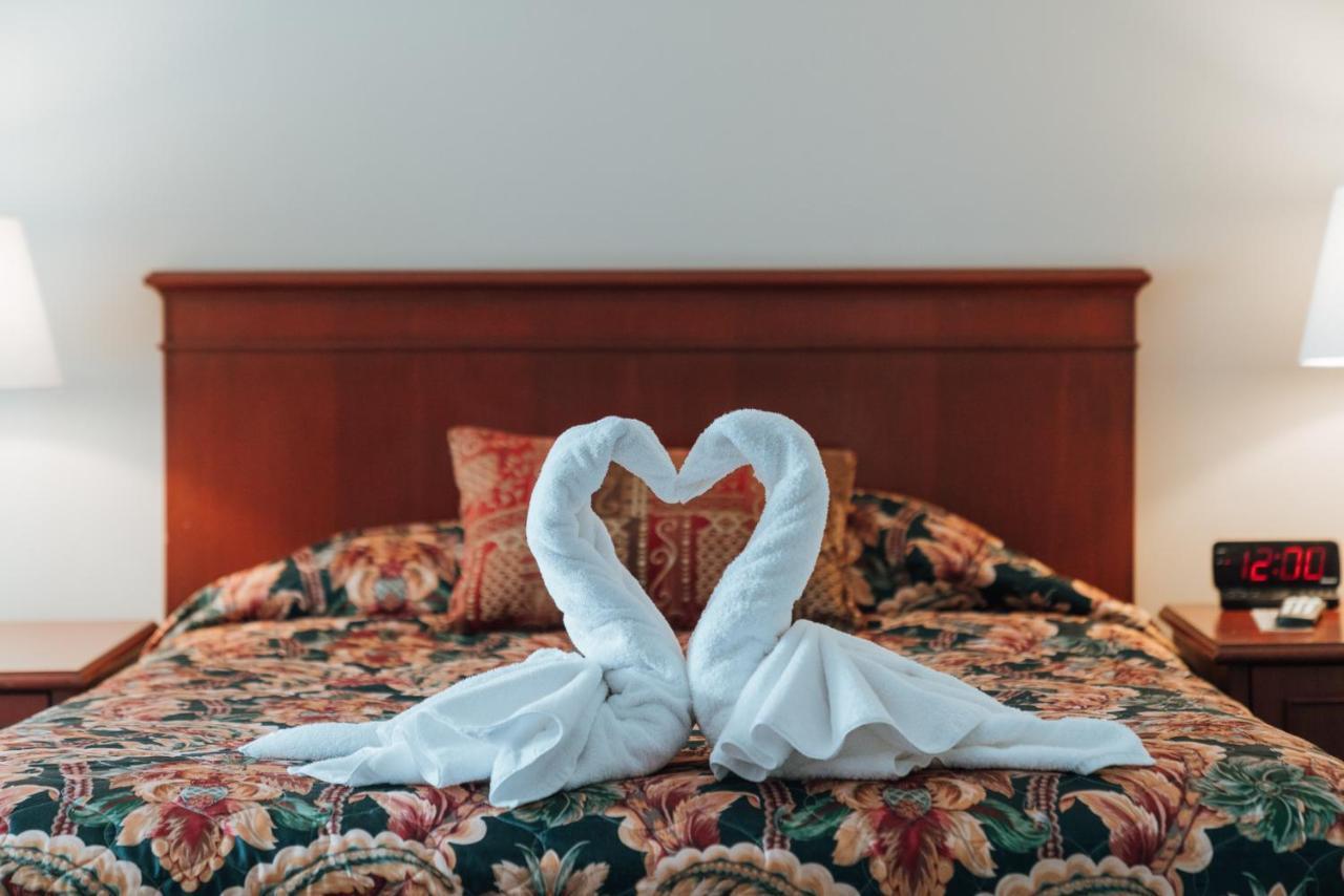 Skaneateles Suites エクステリア 写真