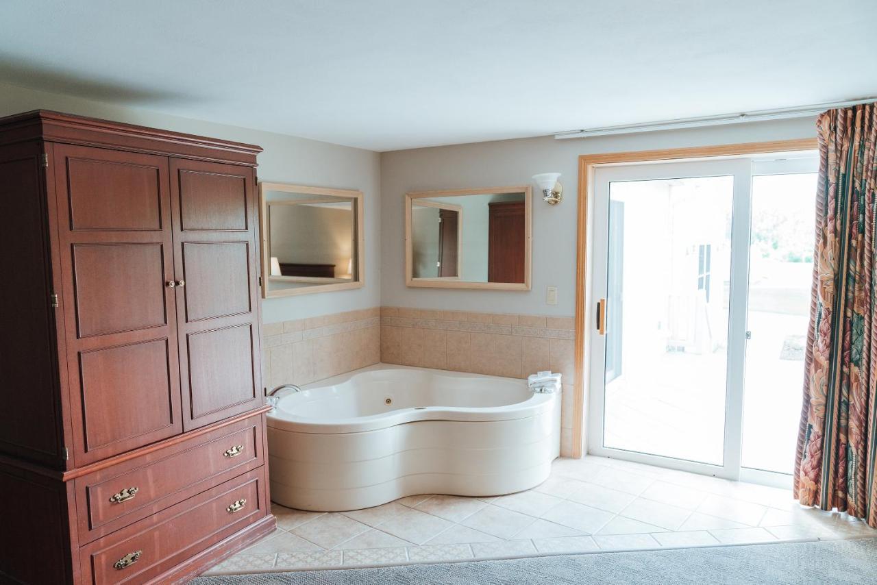 Skaneateles Suites エクステリア 写真
