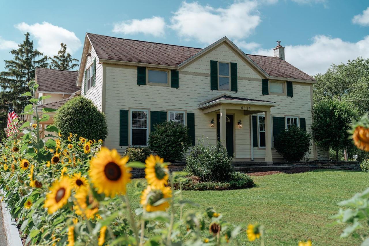 Skaneateles Suites エクステリア 写真