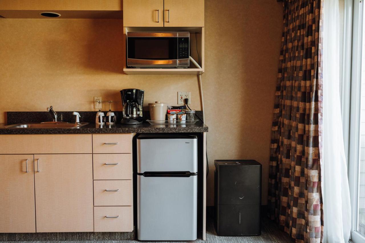 Skaneateles Suites エクステリア 写真