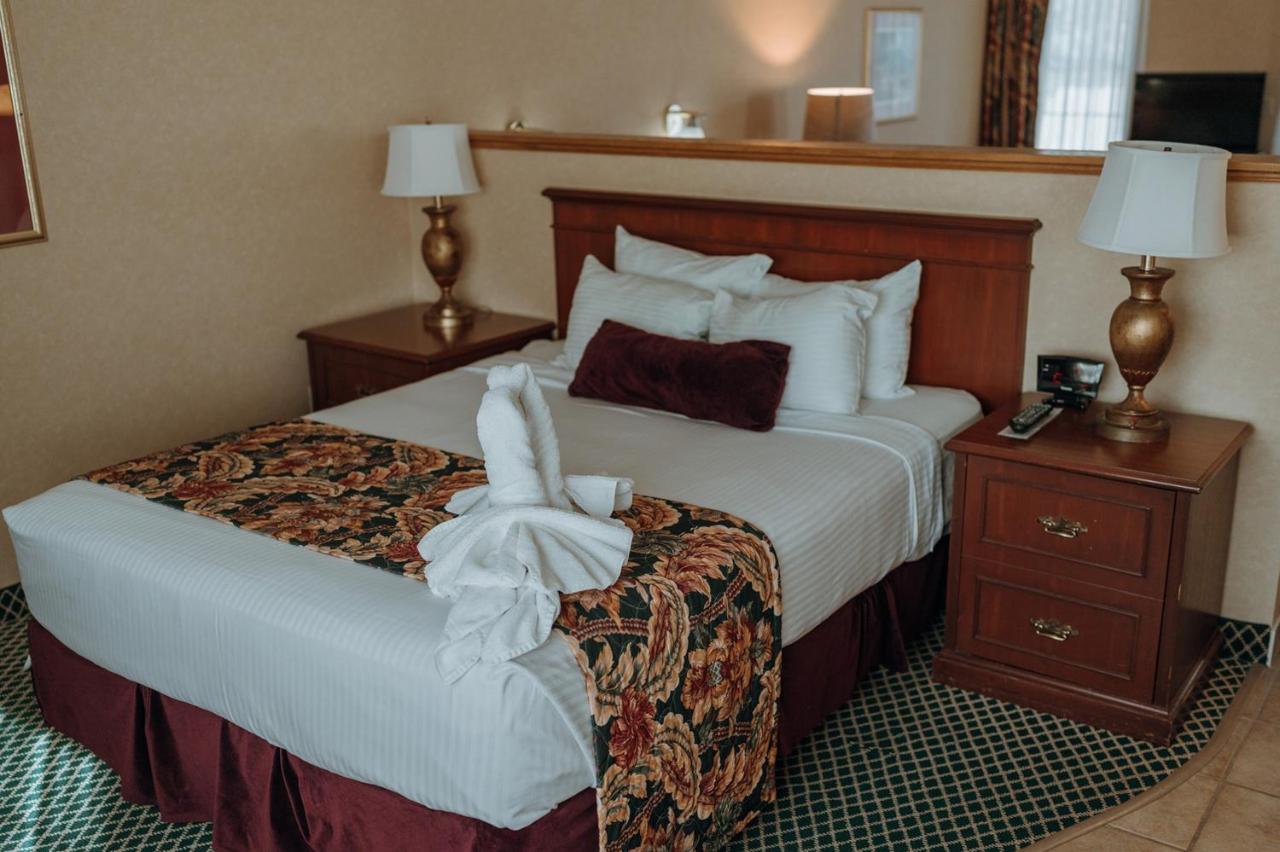 Skaneateles Suites エクステリア 写真