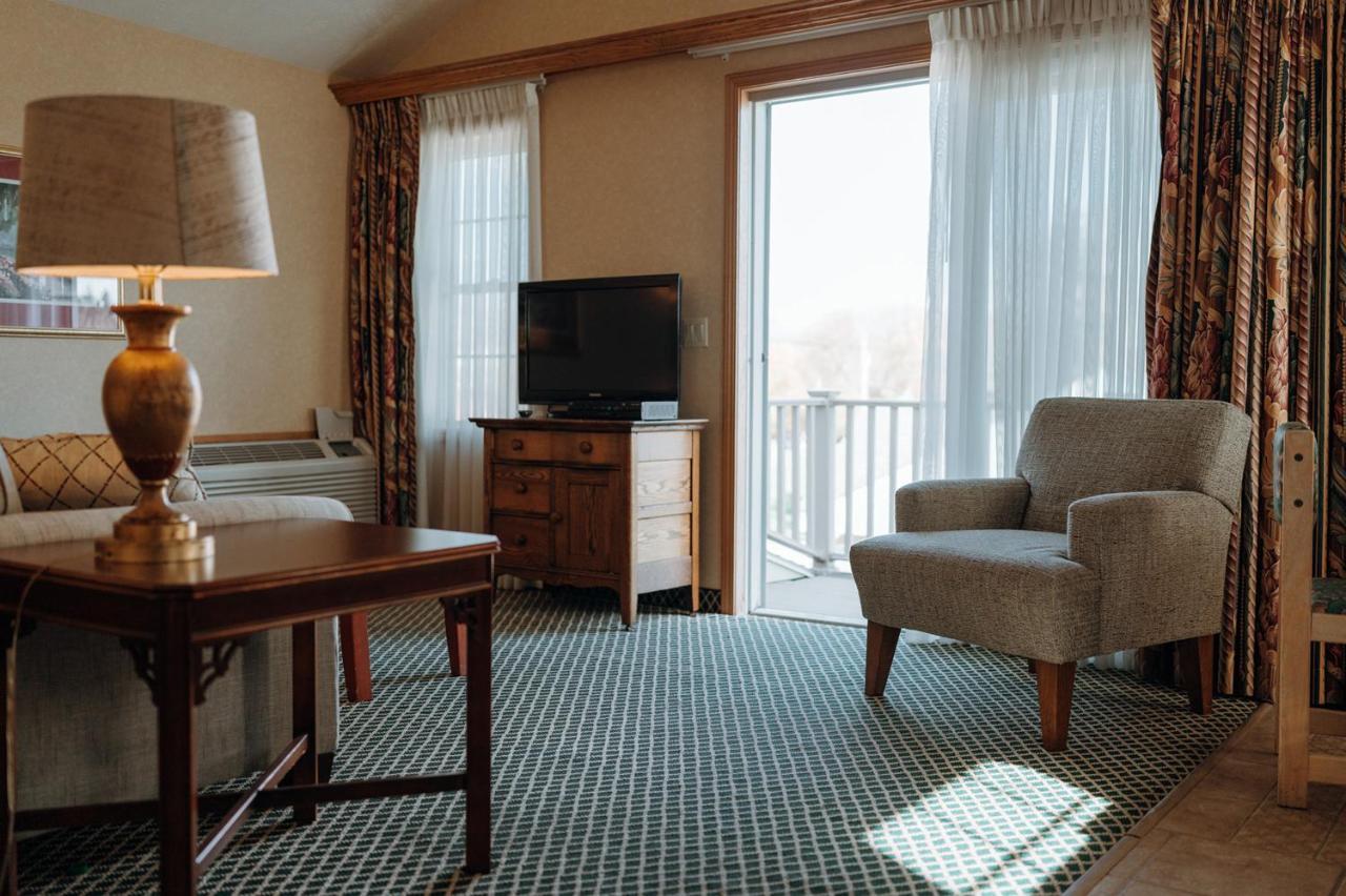 Skaneateles Suites エクステリア 写真