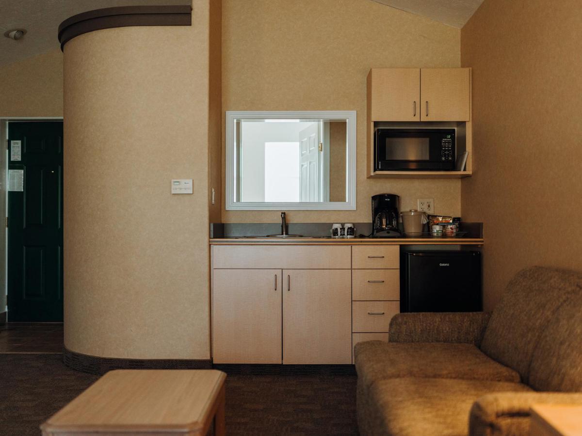 Skaneateles Suites エクステリア 写真
