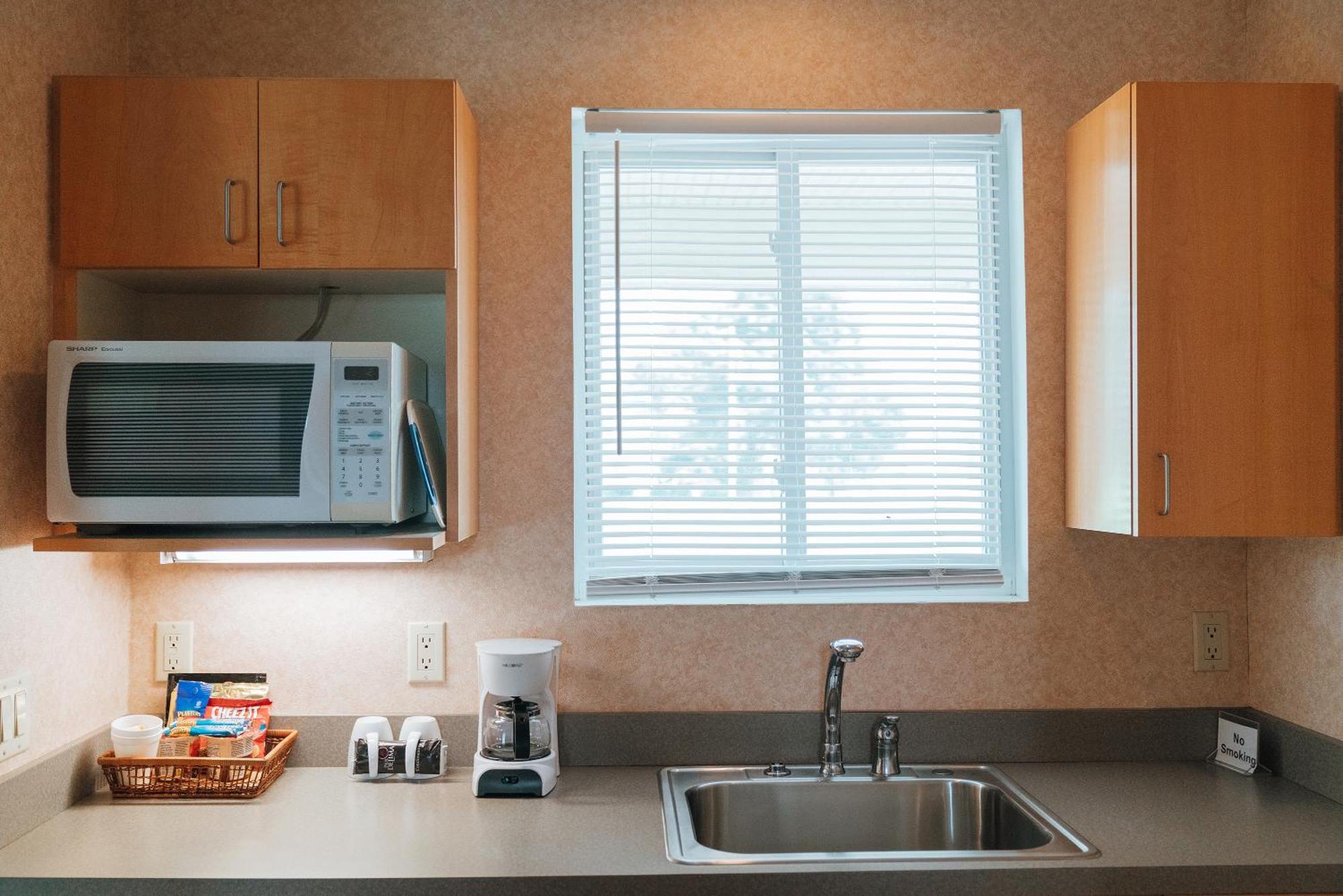 Skaneateles Suites エクステリア 写真