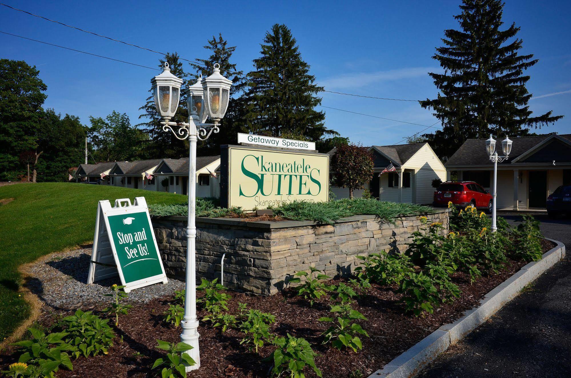 Skaneateles Suites エクステリア 写真
