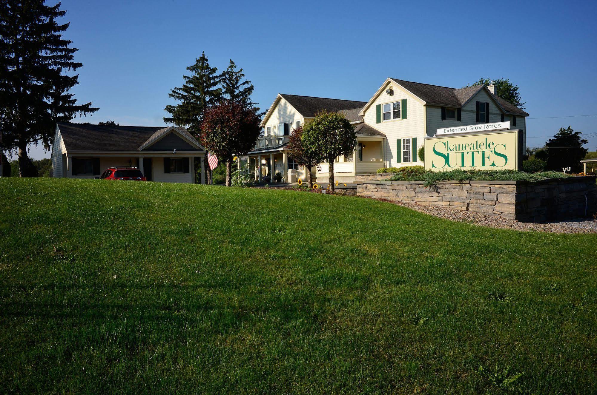 Skaneateles Suites エクステリア 写真