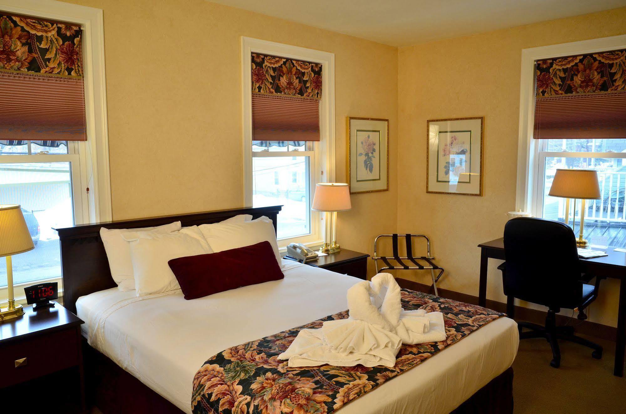 Skaneateles Suites エクステリア 写真