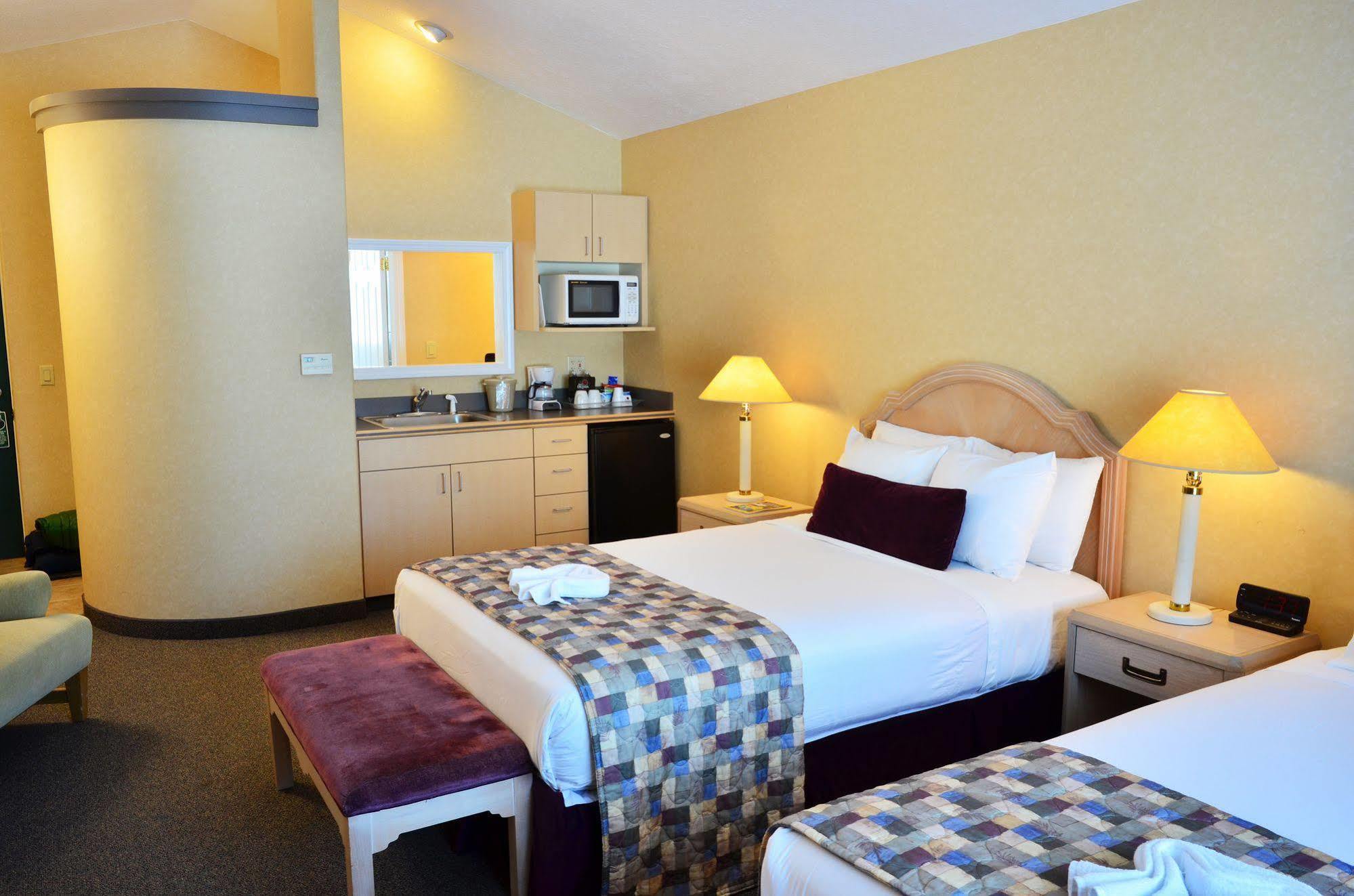 Skaneateles Suites エクステリア 写真