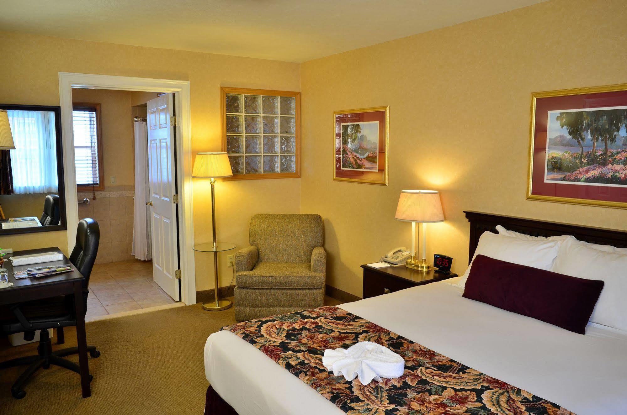 Skaneateles Suites エクステリア 写真