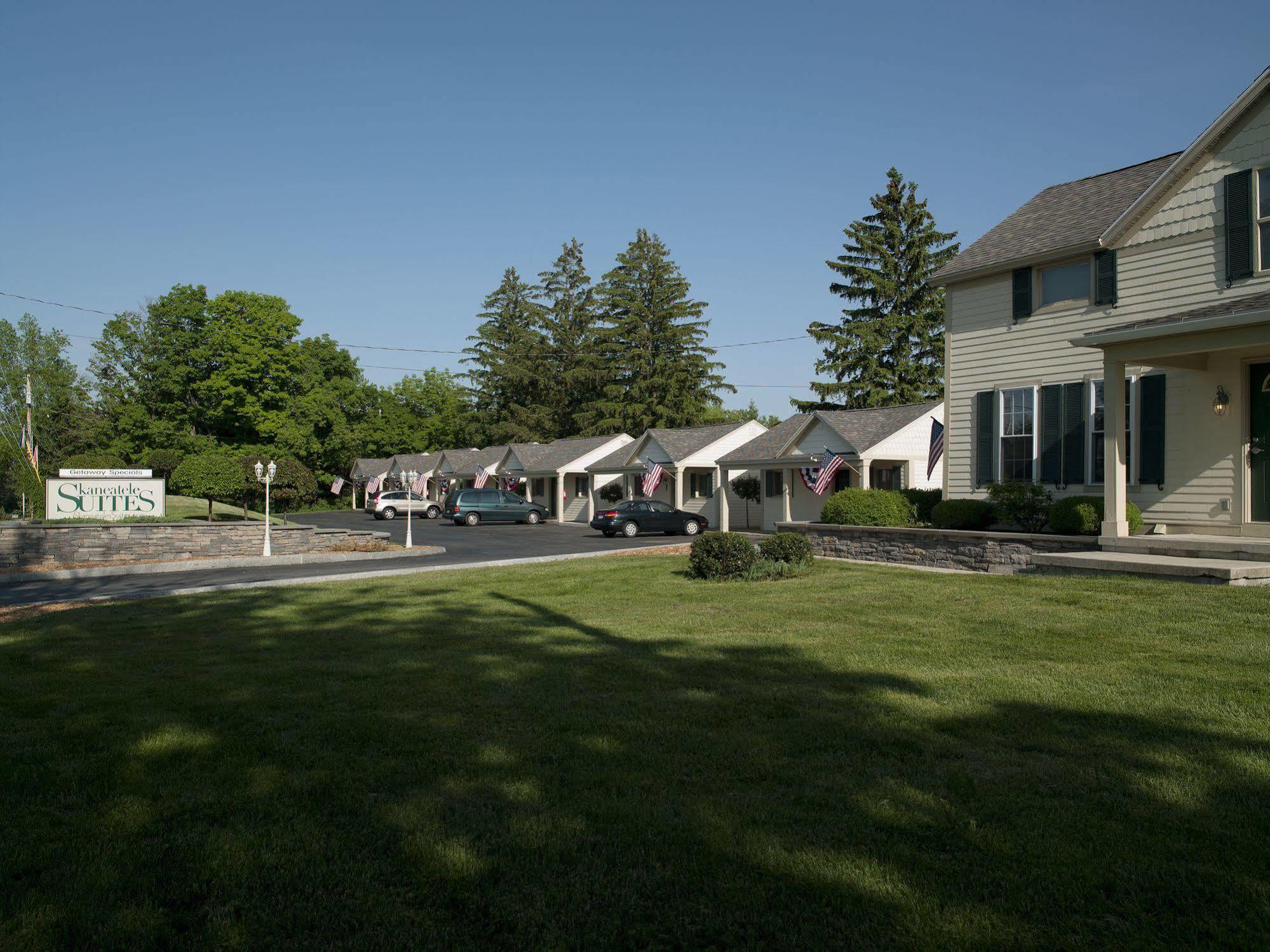 Skaneateles Suites エクステリア 写真
