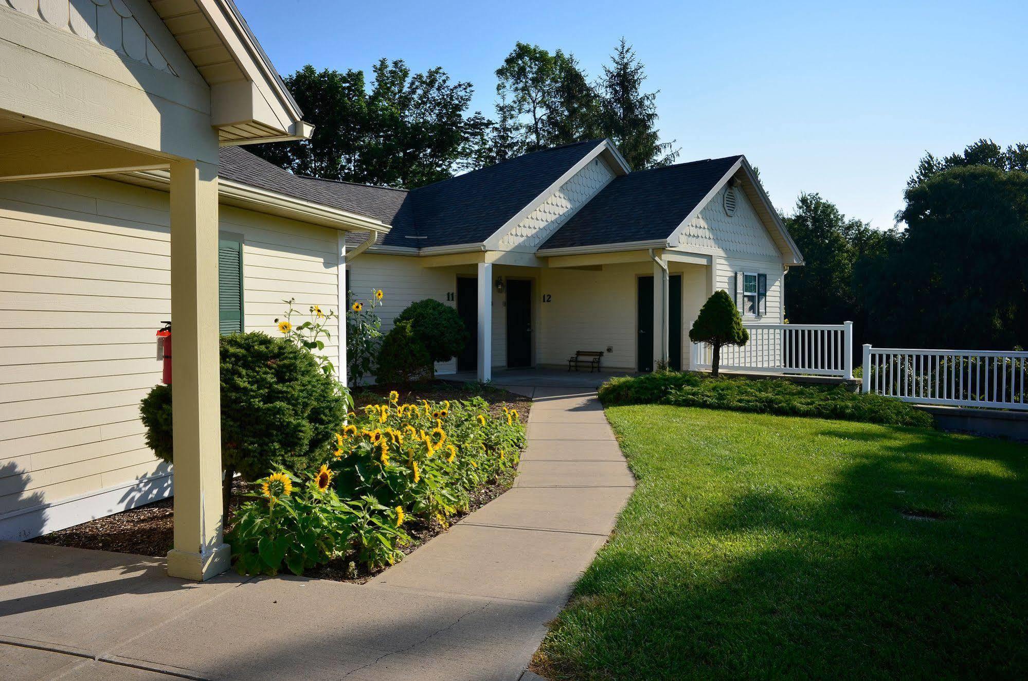Skaneateles Suites エクステリア 写真