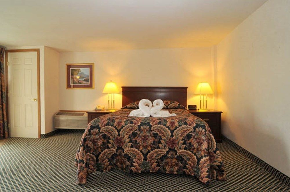 Skaneateles Suites エクステリア 写真